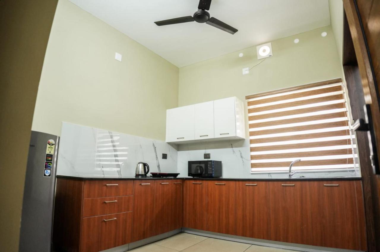 Zennova Furnished Apartment Alappuzha Buitenkant foto