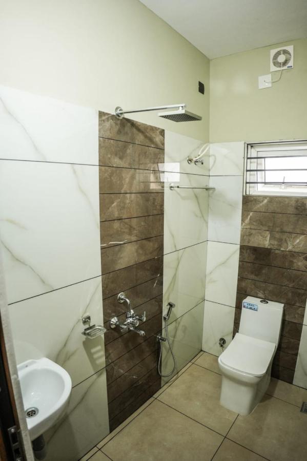 Zennova Furnished Apartment Alappuzha Buitenkant foto